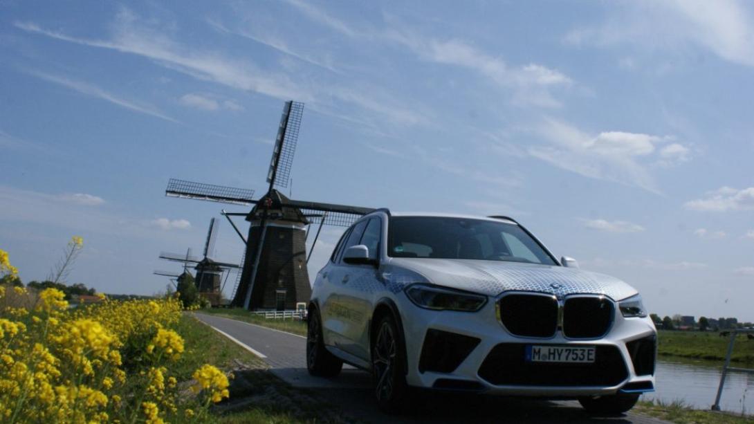 TEST: Rijd de BMW iX5 Hydrogen als een BMW?