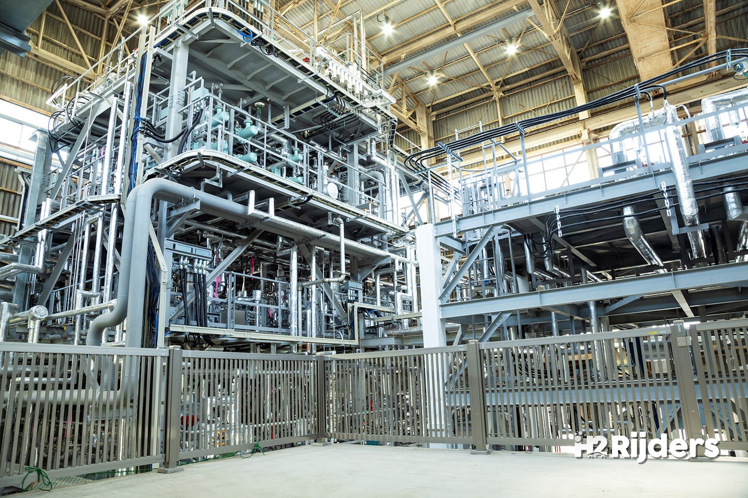 Benzine uit lucht en water: wat er in Japan echt gebeurt — en waarom waterstof de spil is
