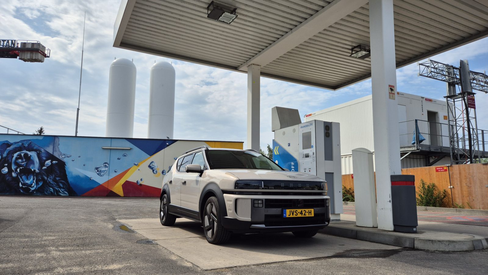 Hyundai Nexo bij het waterstofstation in Berlijn-Tempelhof