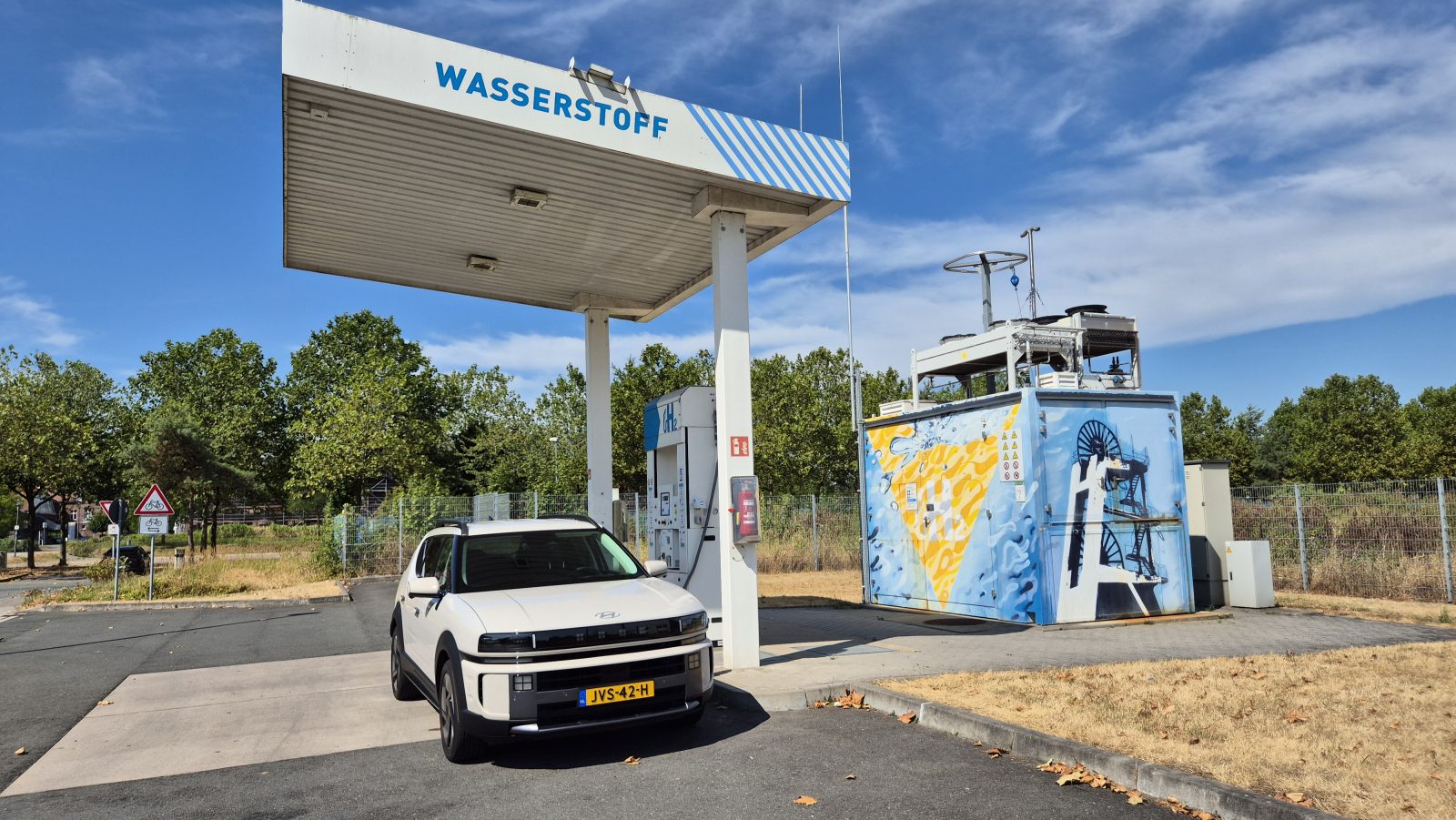 Hyundai Nexo bij het waterstofstation in Herten